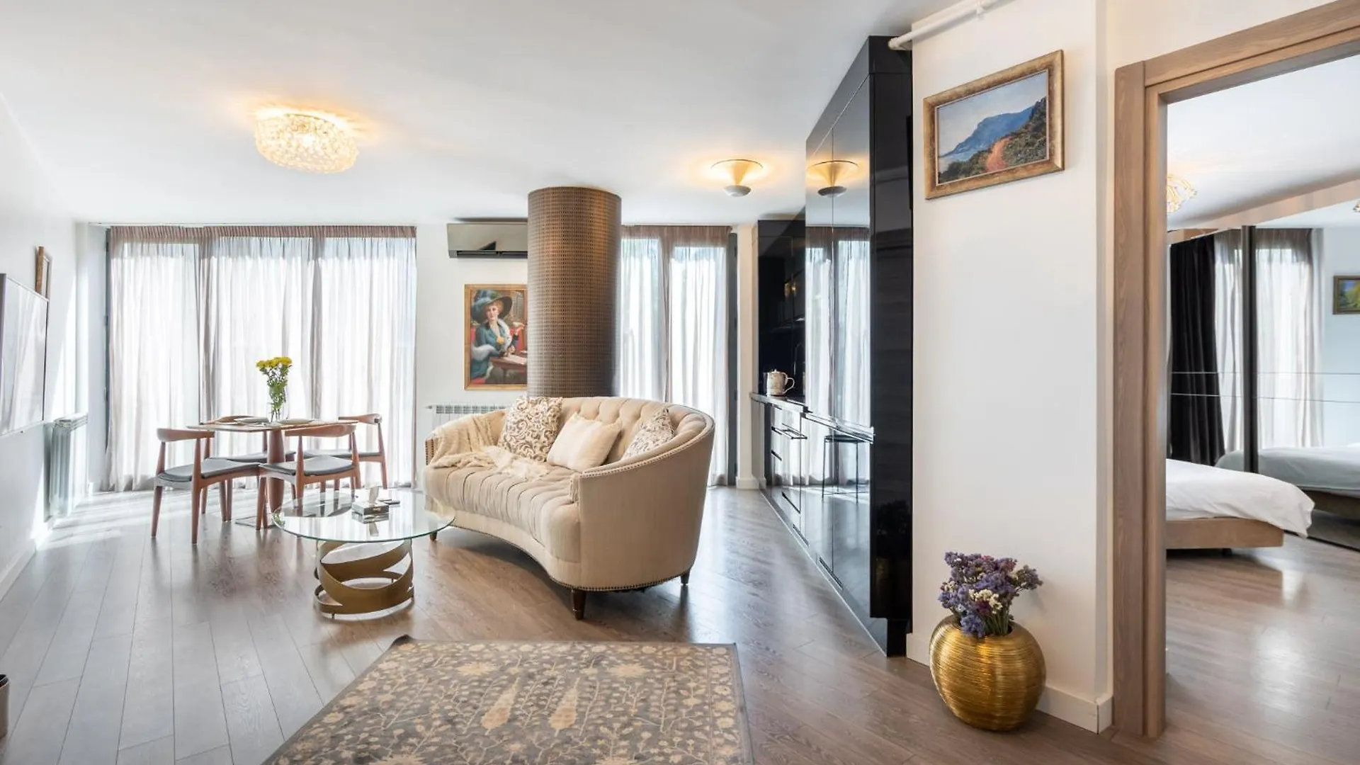 Arcadia Center New Build Apartment Bucharest