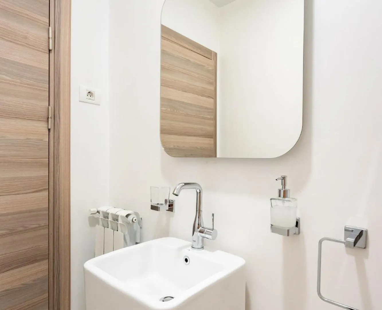 Arcadia Center New Build Apartment Bucharest
